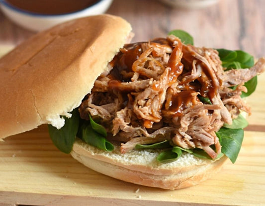 Panino pulled pork insalata e mayo con patate al forno