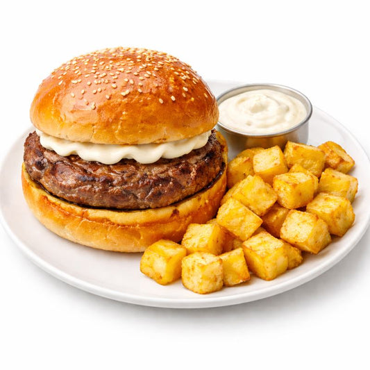 Panino con hamburger di manzo e mayo con patate al forno