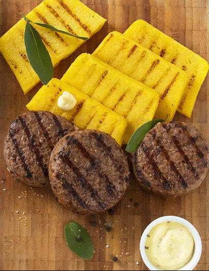 Polenta, verdura del giorno e hamburger di manzo