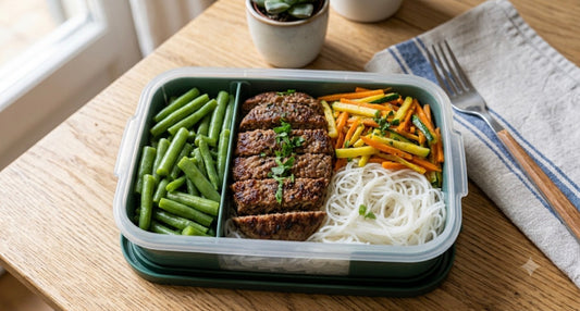 Spaghetti di riso, verdure del giorno e hamburger di manzo
