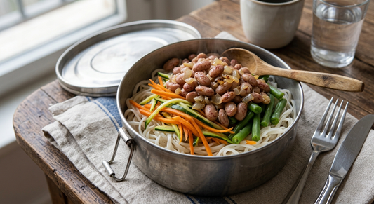 Spaghetti di riso, verdure del giorno e fagioli in insalata
