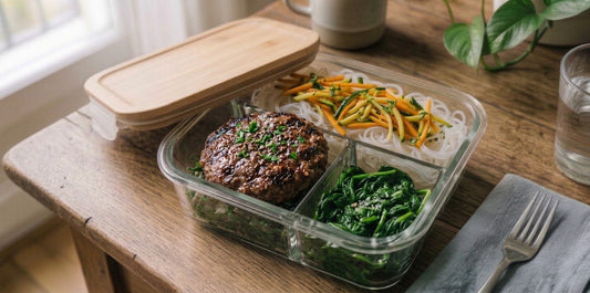 Spaghetti di mung, verdure del giorno e hamburger di manzo