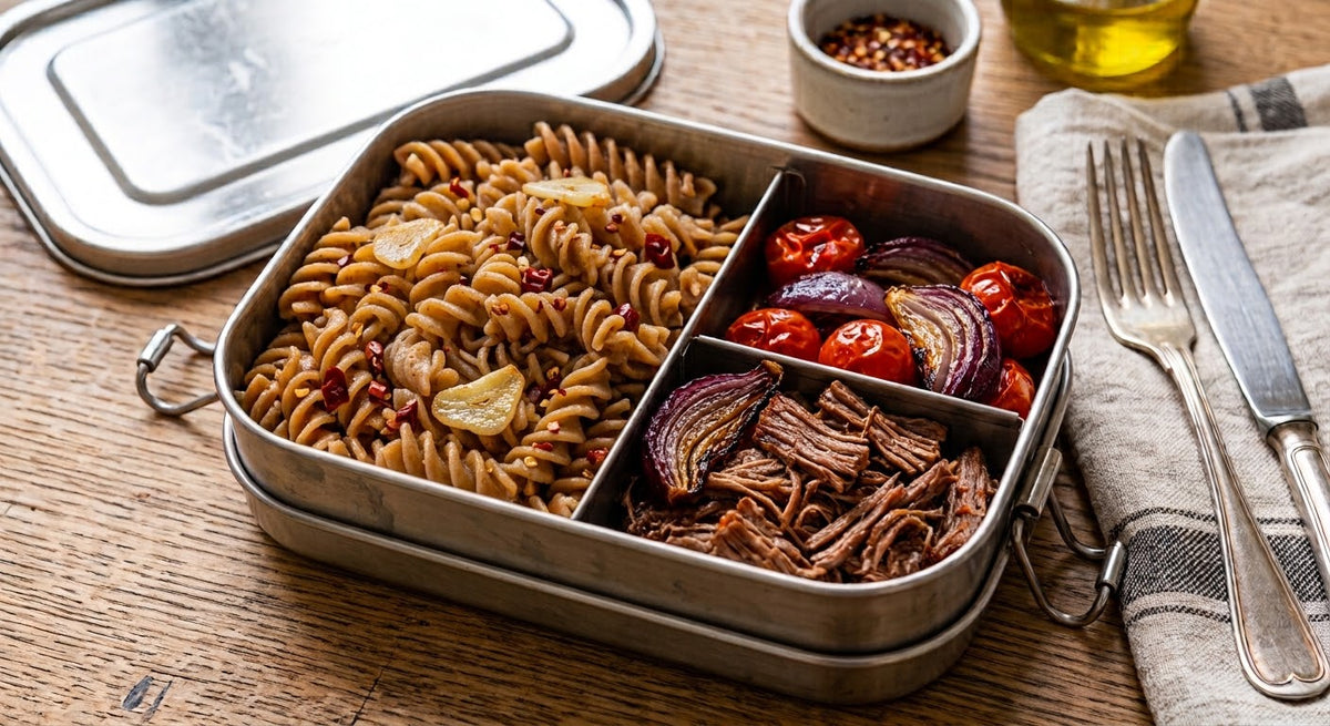 Pasta integrale aglio olio e peperoncino, verdure del girono e pulled pork