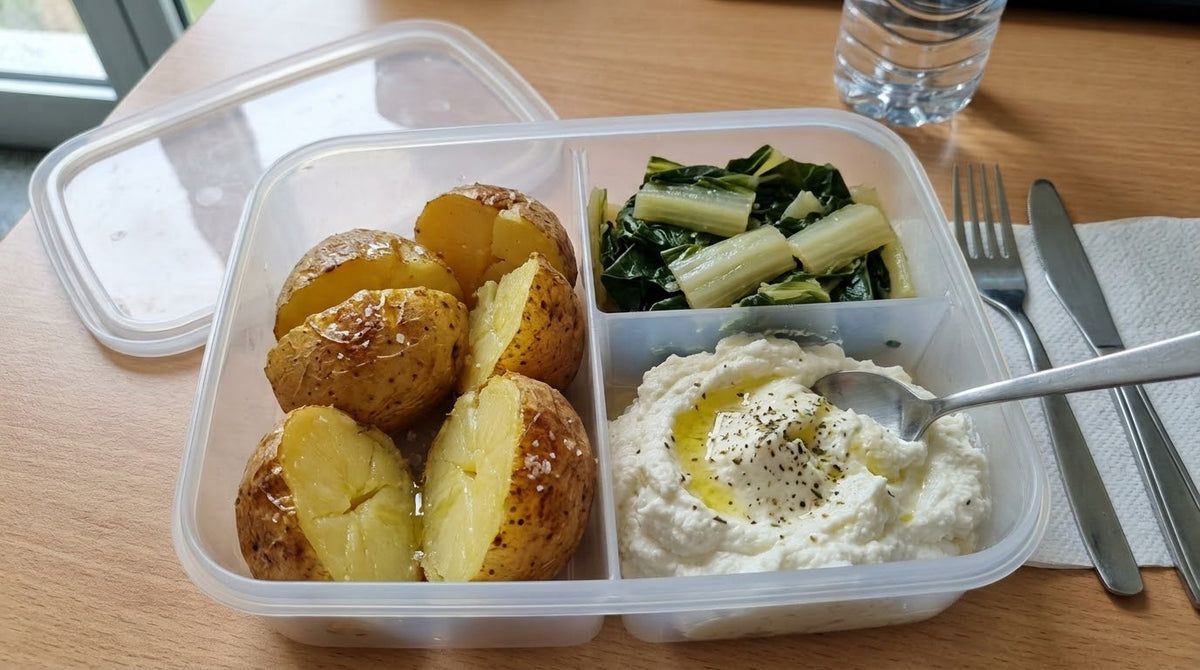 Jacket potatoes, verdure del giorno e ricotta mantecata