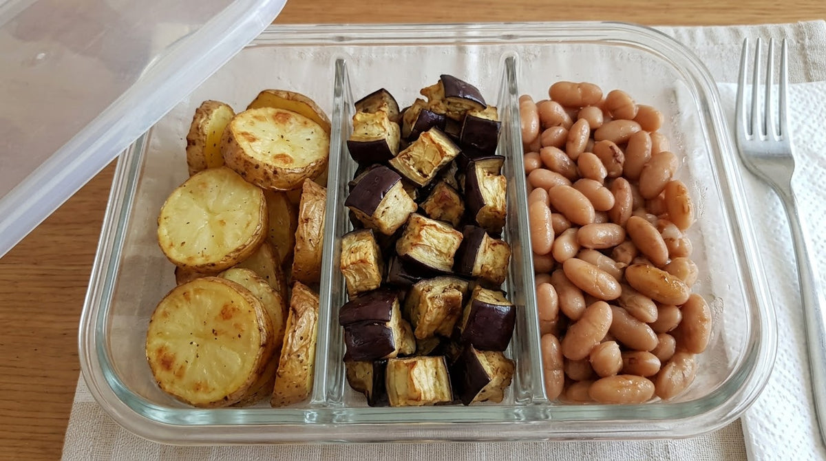 Patate al forno, verdure del giorno e fagioli