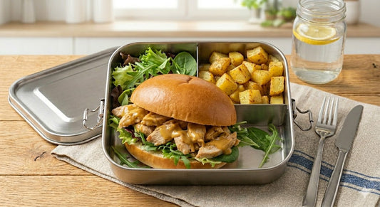 Panino con pollo honey mustard, insalata e patate al forno