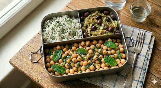 Riso aromatizzato, verdure del giorno e ceci alla menta