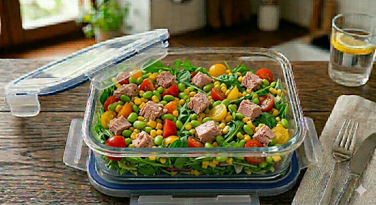 Insalata con tonno, mais, pomodoro e edamame