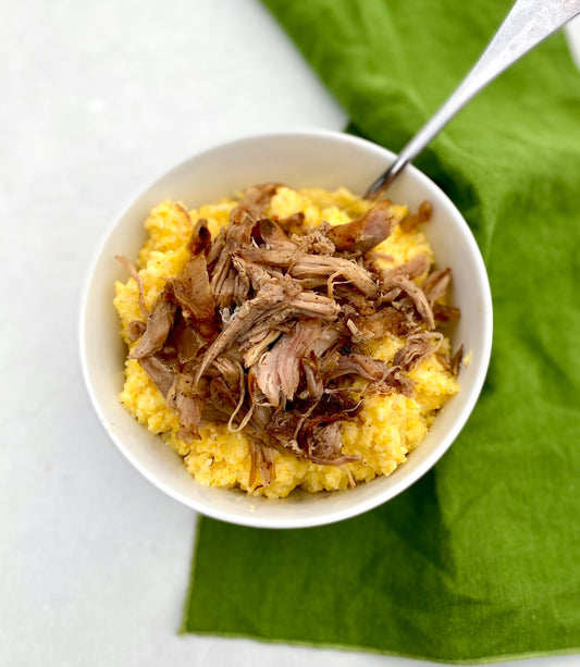Polenta, verdura del giorno e pulled pork