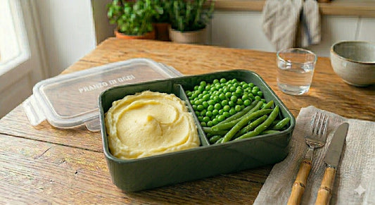 Purè di patate, verdure del giorno e piselli