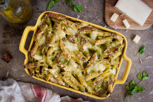 Pasta al forno con ricotta, pesto e tonno