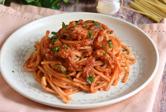 Pasta con sugo e tonno